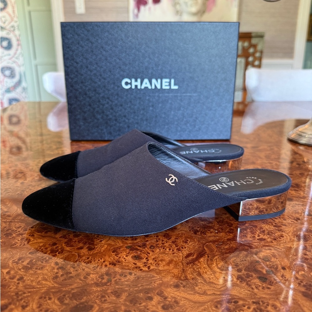CHANEL Black Mules with Logo Cap Toe - Picture 3 of 13